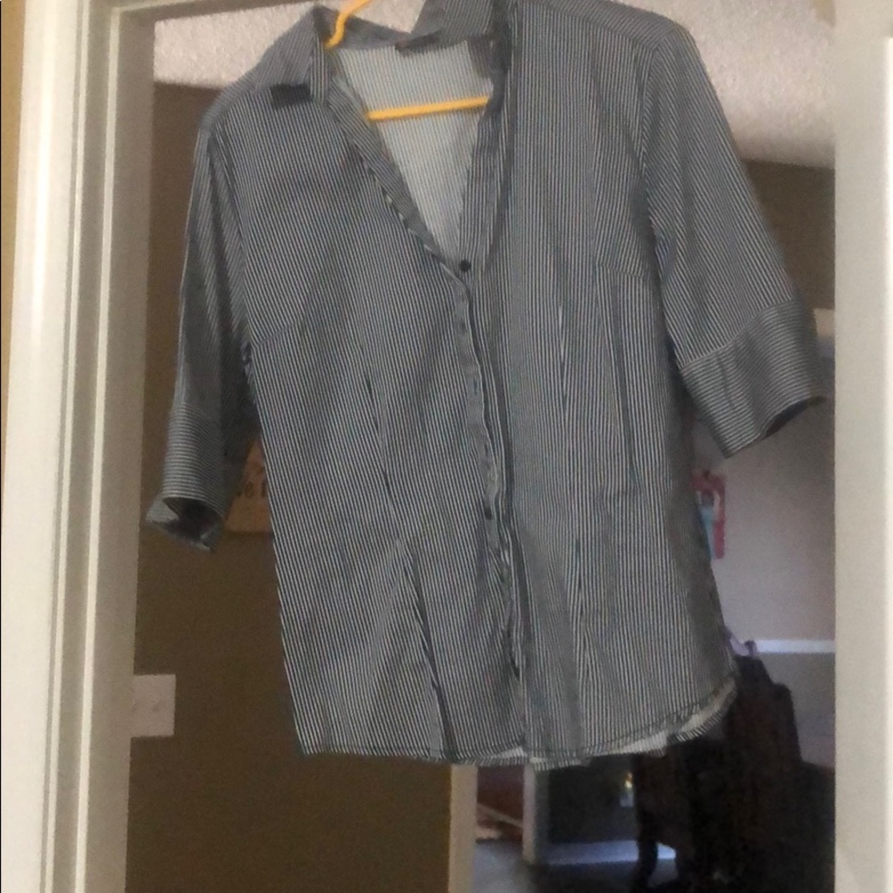 Quarter sleeve New York and Company dress shirt